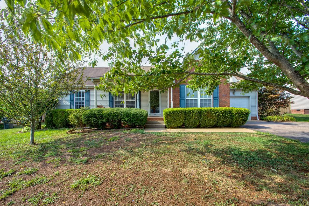 1607 Wellington Dr - Photo 1