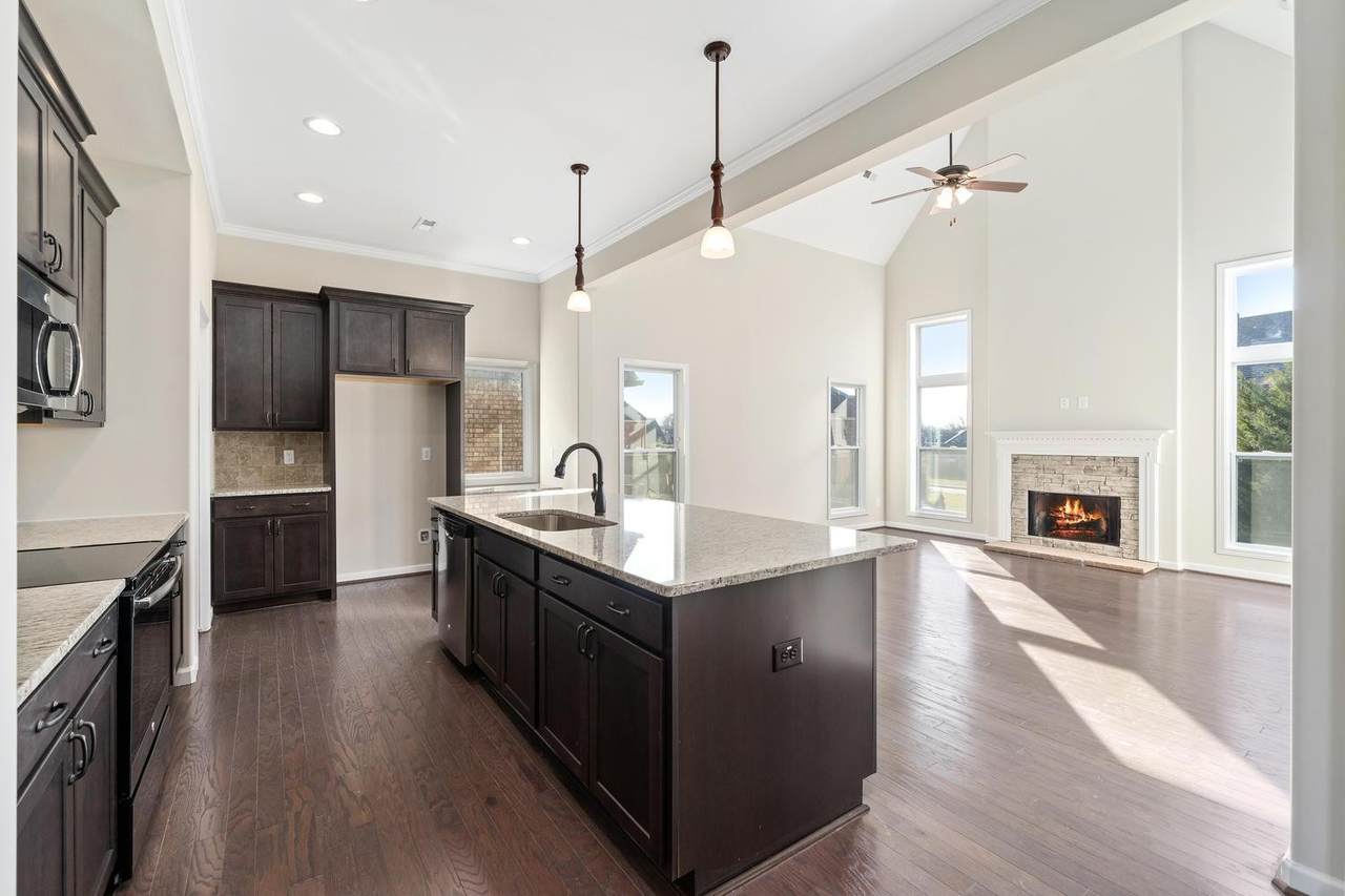 213 Dorchester Cir - Photo 1