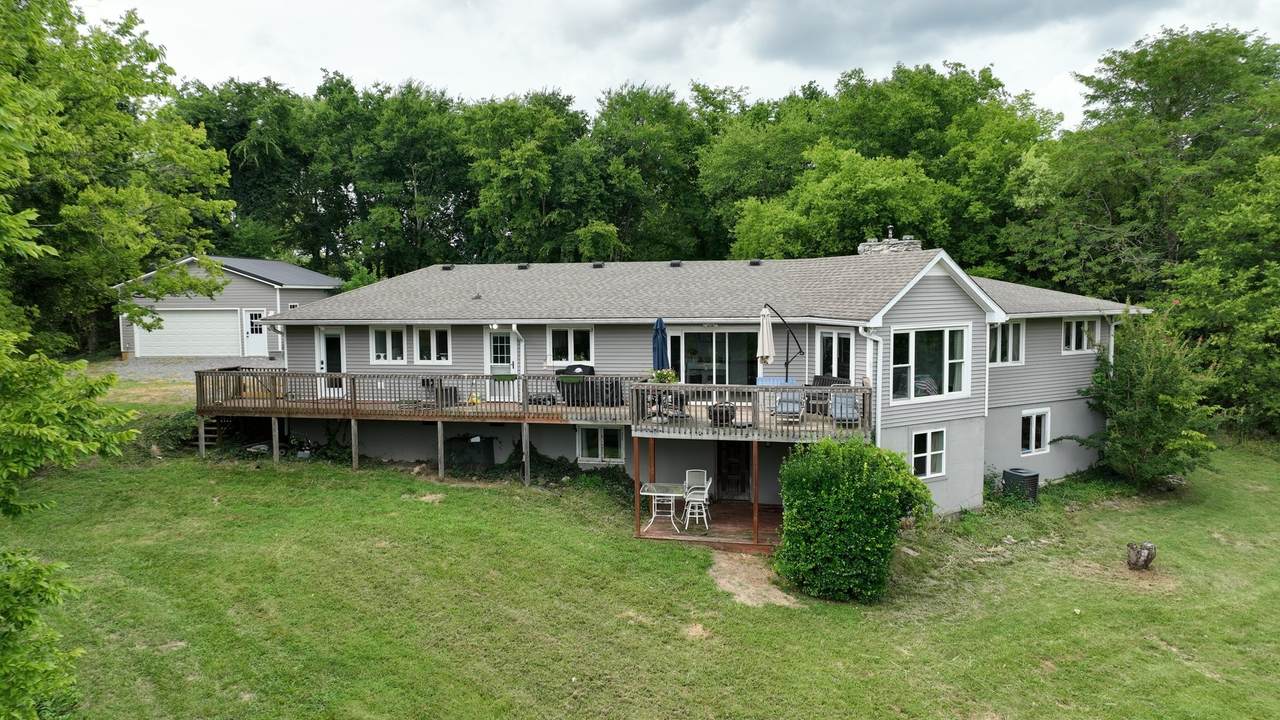 340 Hilltop Ln - Photo 1