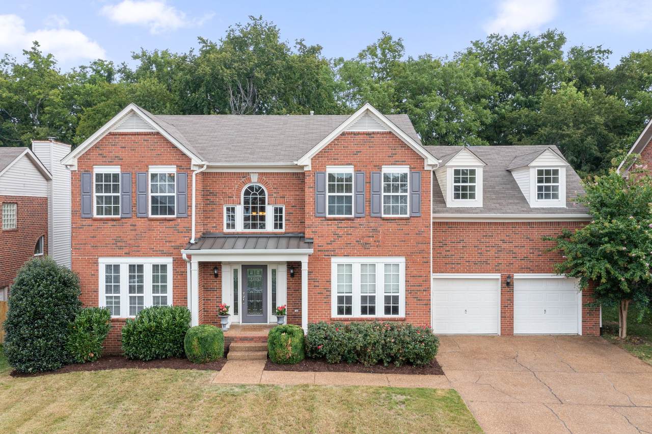 2301 Wimbledon Cir - Photo 1