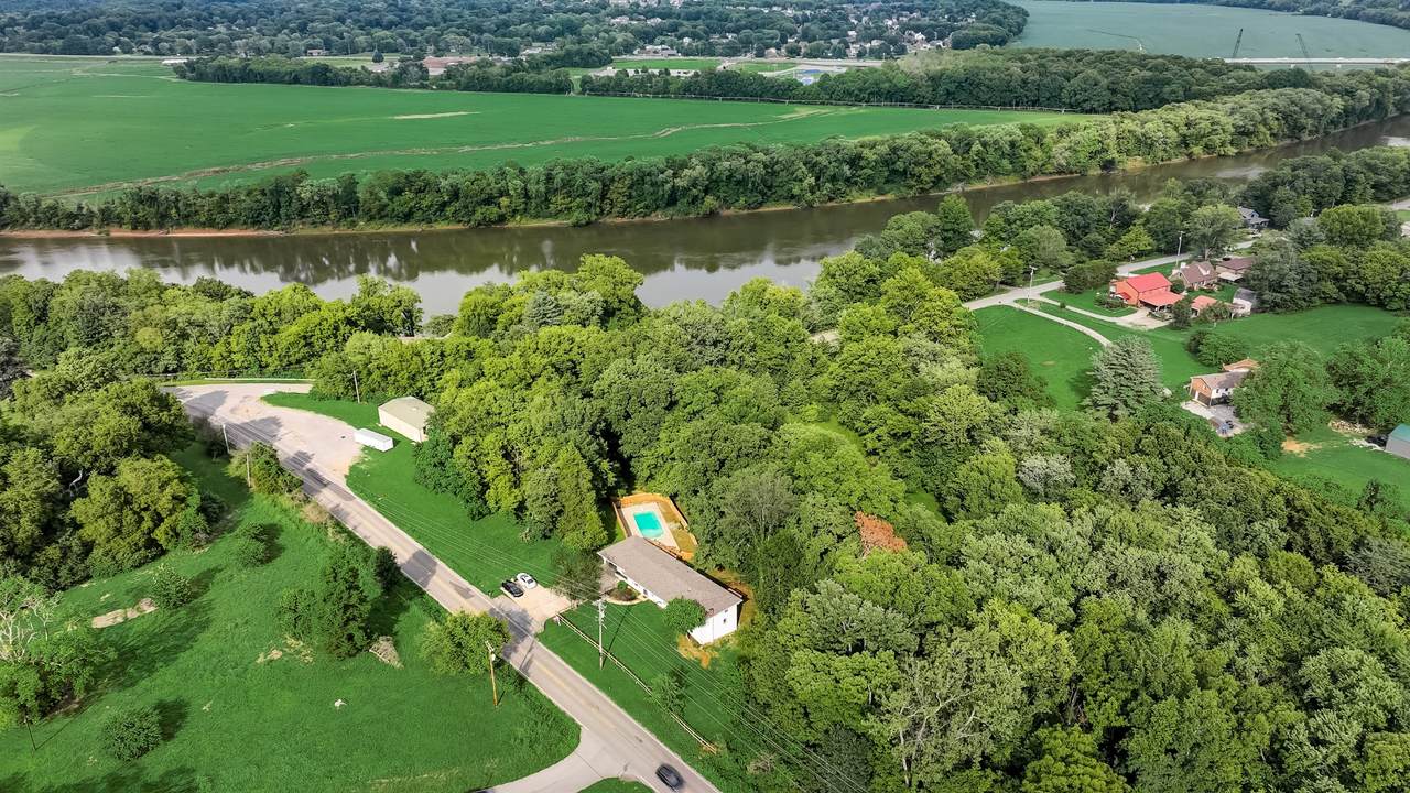 1499 River Rd - Photo 1