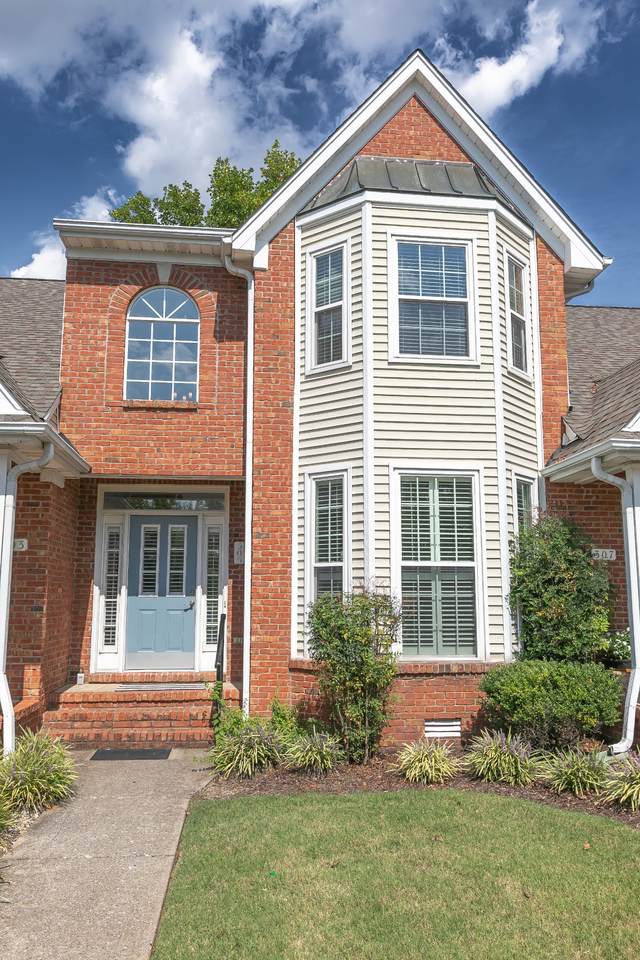 305 Calumet Trce - Photo 1