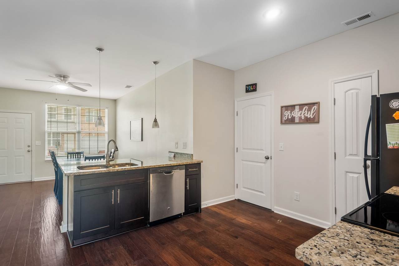 1803 Villa Cir - Photo 1
