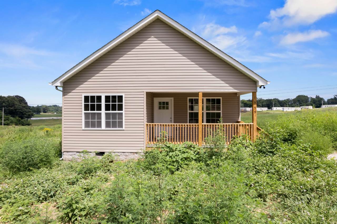1613 Parker Rd - Photo 1