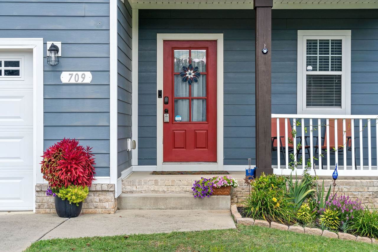 709 Valencia Dr - Photo 1