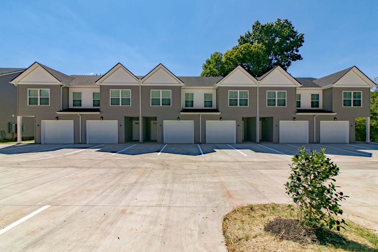 1960 Batts Ln - Photo 1