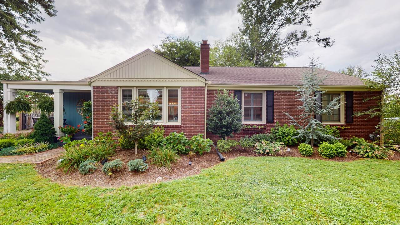 2202 Crestline Dr - Photo 1