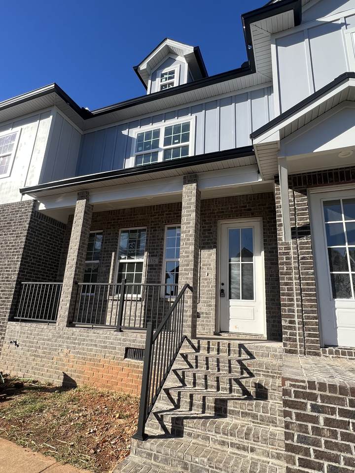 136 Savannah Ave - Photo 1