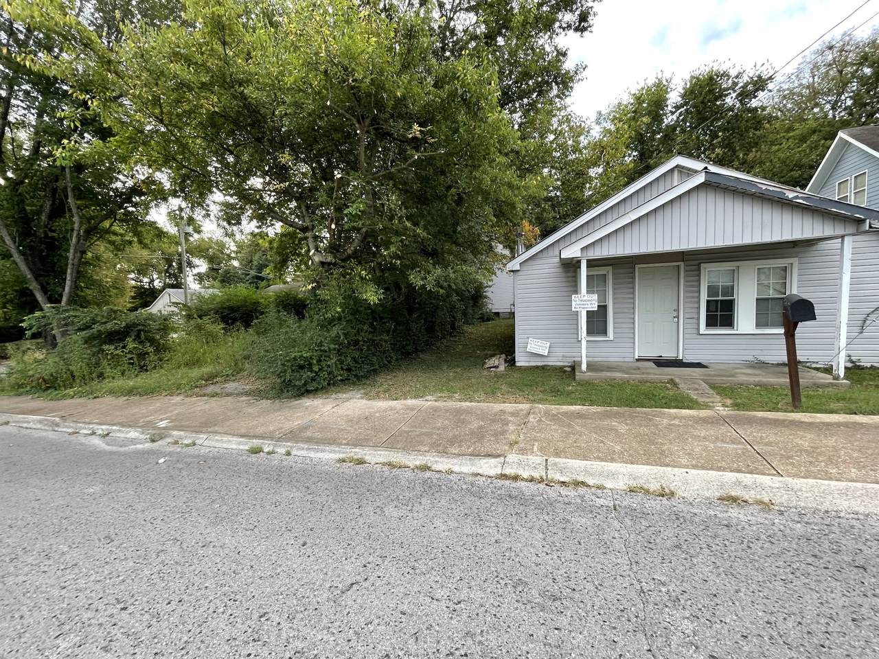 611 Mount Hope St - Photo 1