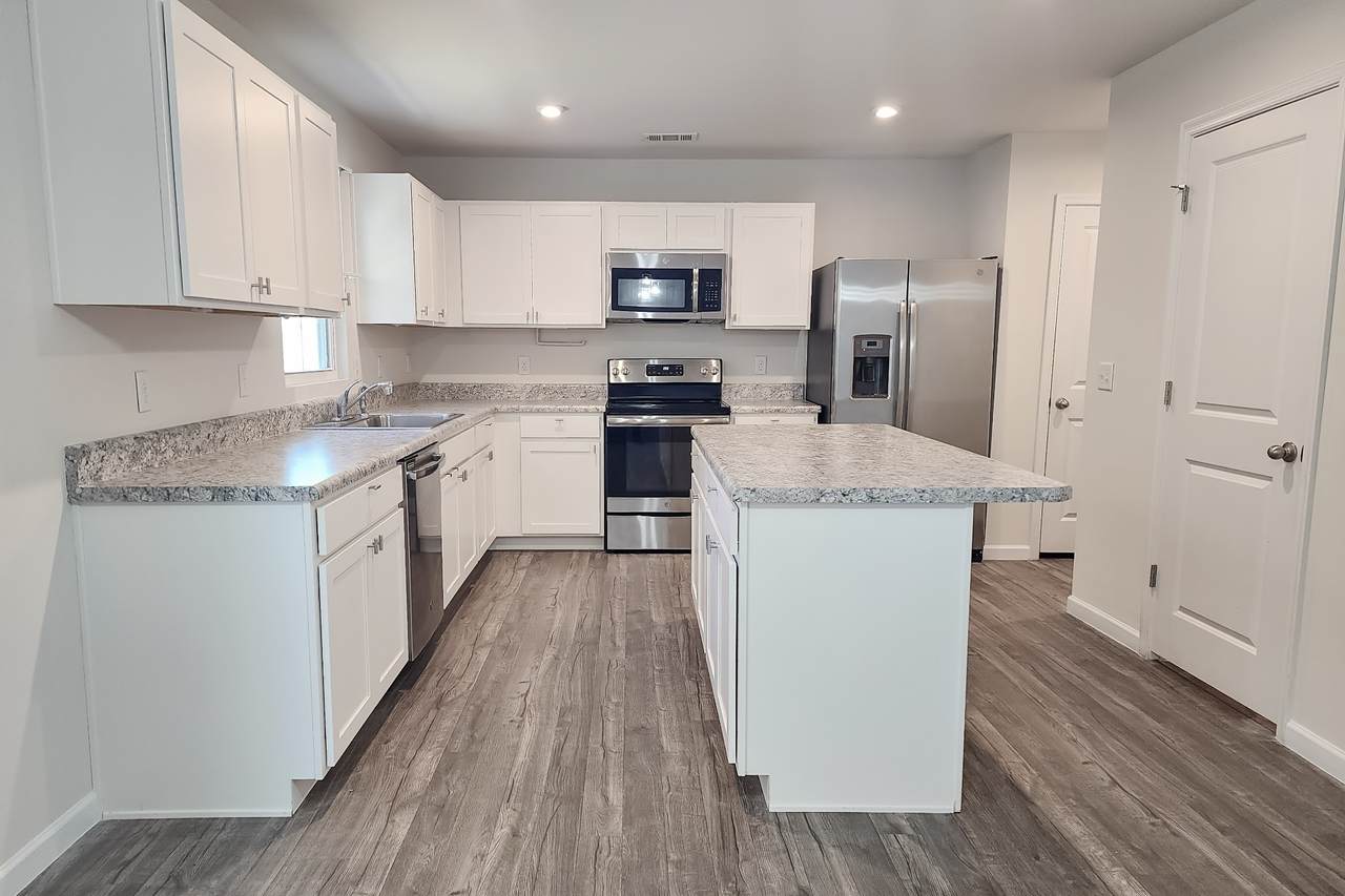 230 Nottingham Ln - Photo 1