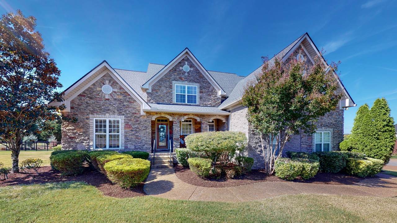 1601 Danbury Ln - Photo 1
