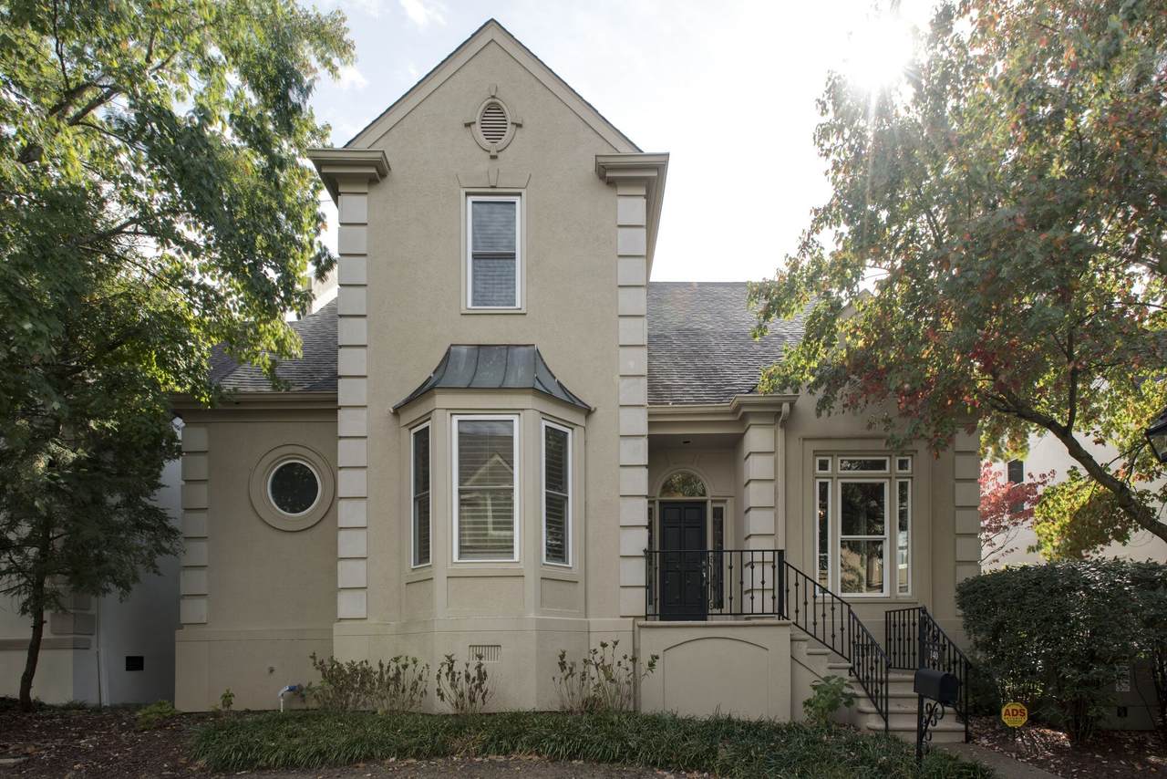 140 Brighton Close - Photo 1