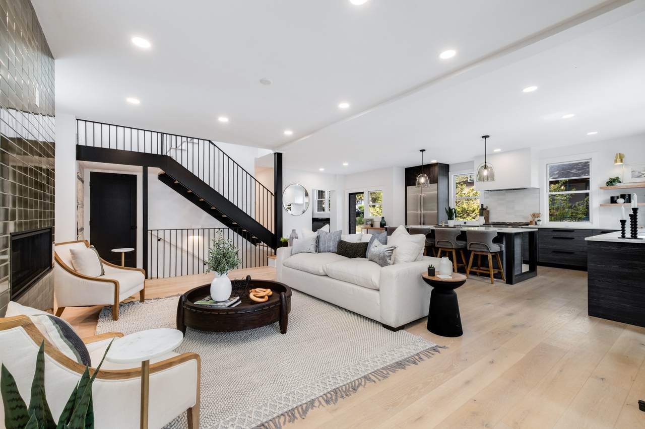 1101 Paris Ave - Photo 1