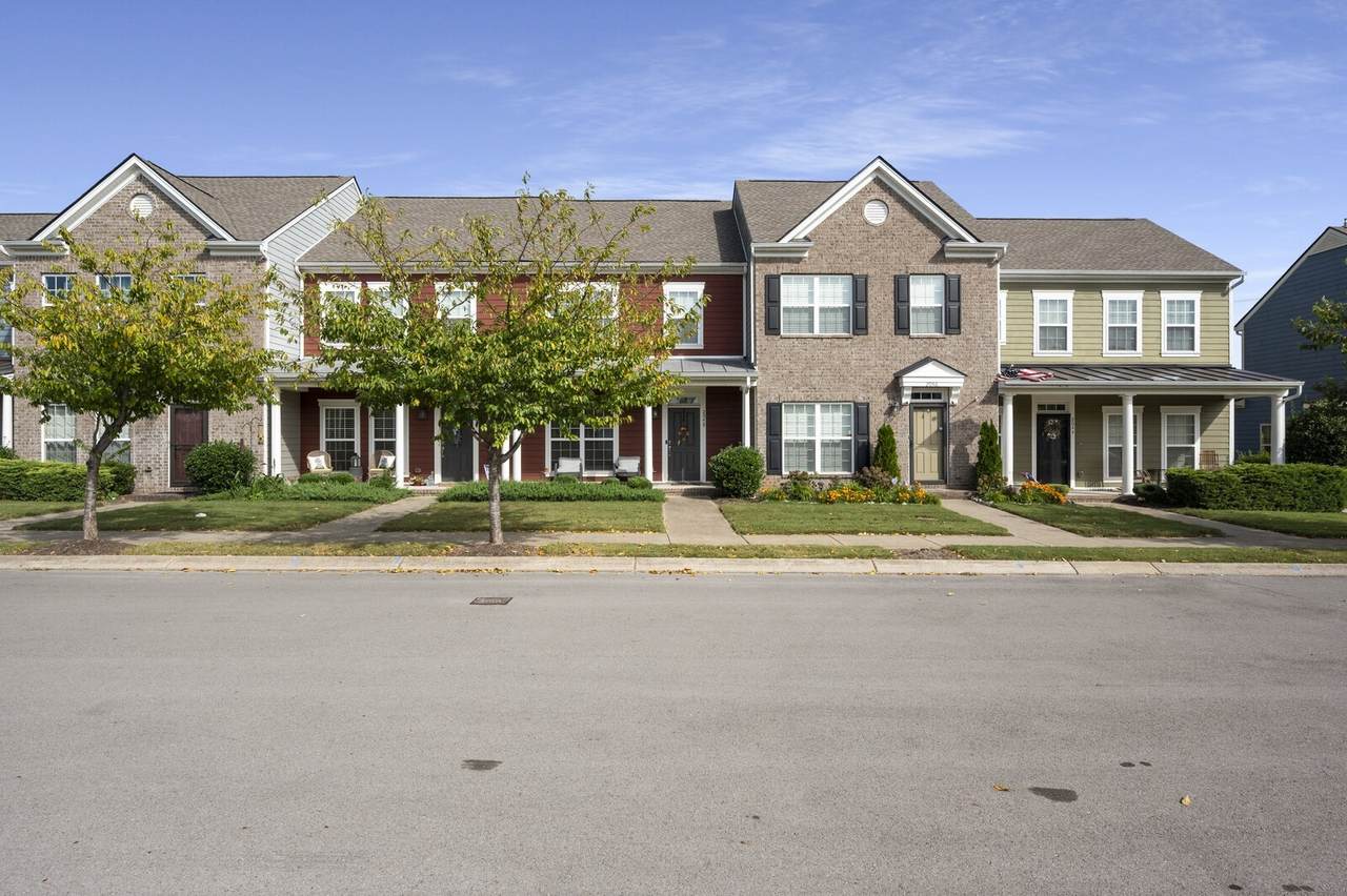 2048 Hemlock Dr - Photo 1