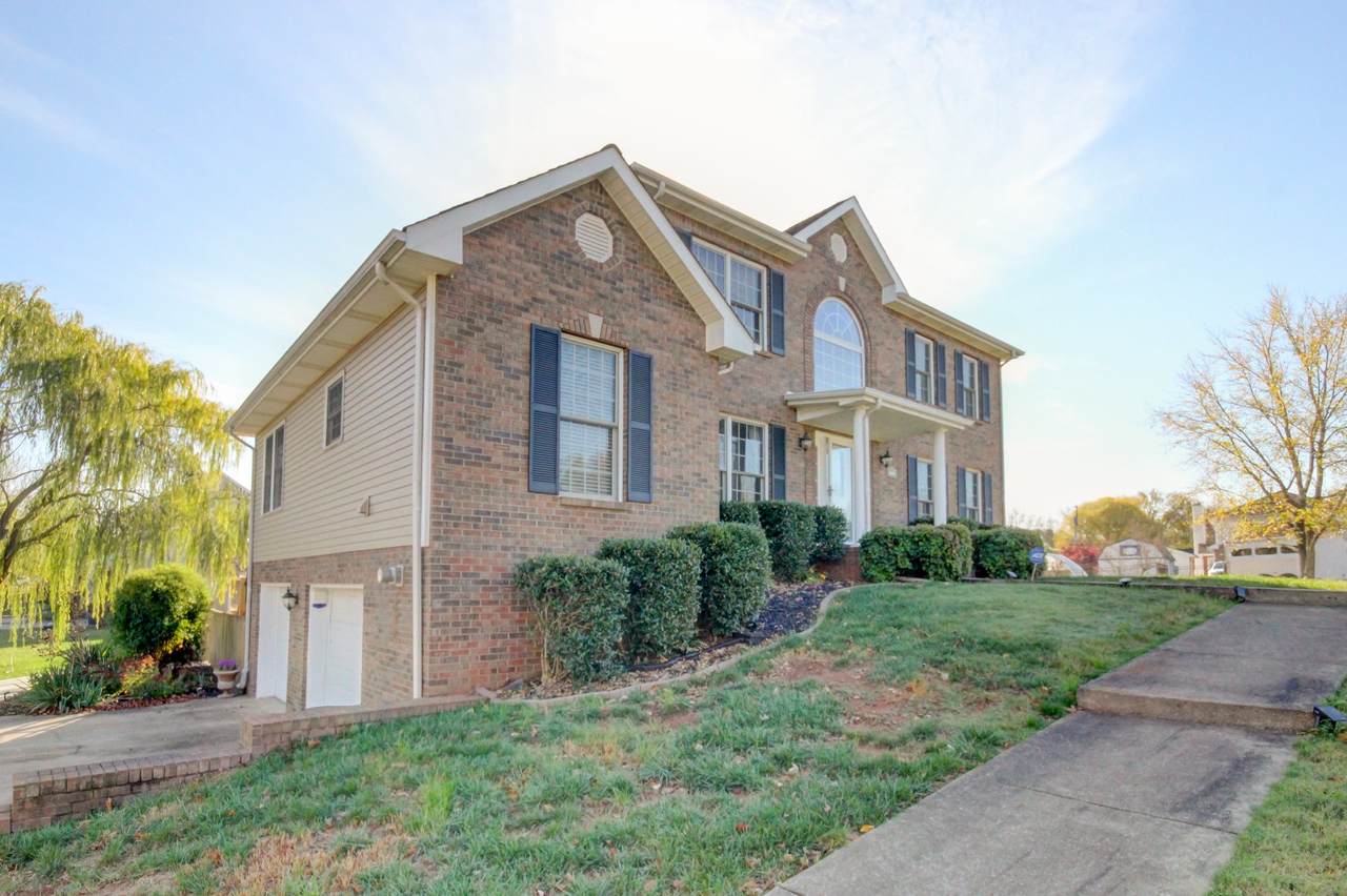 1114 Thornberry Dr - Photo 1