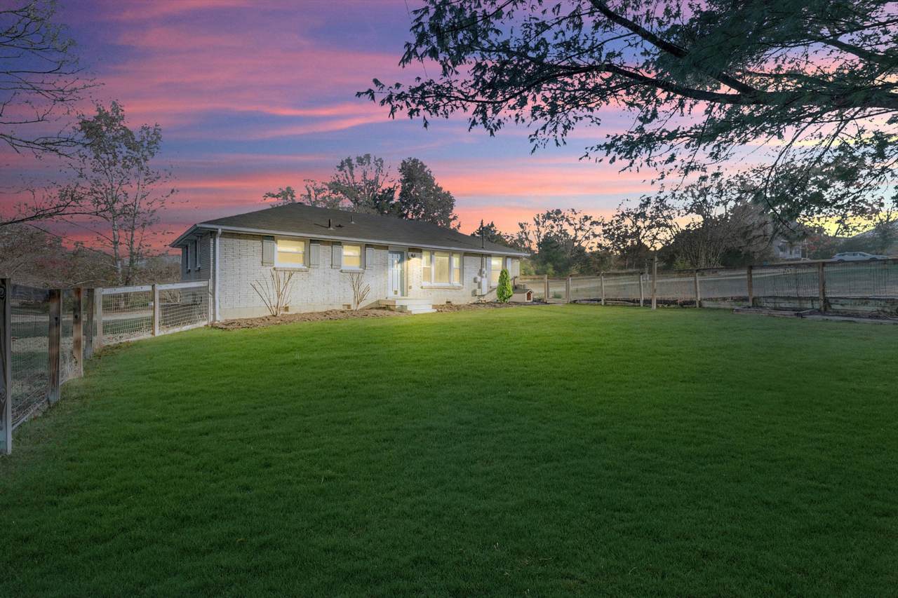 1011 Highland Cir - Photo 1
