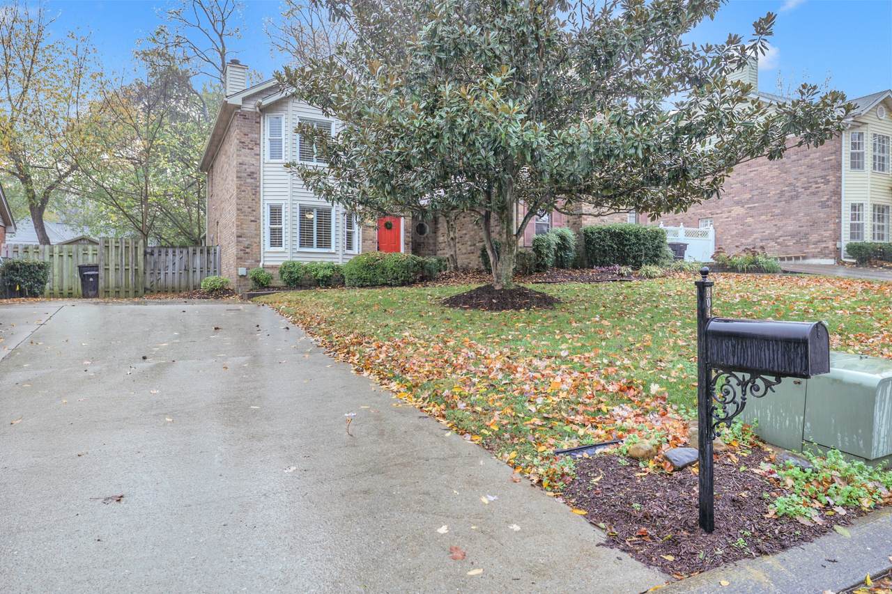304 Hillside Ct - Photo 1
