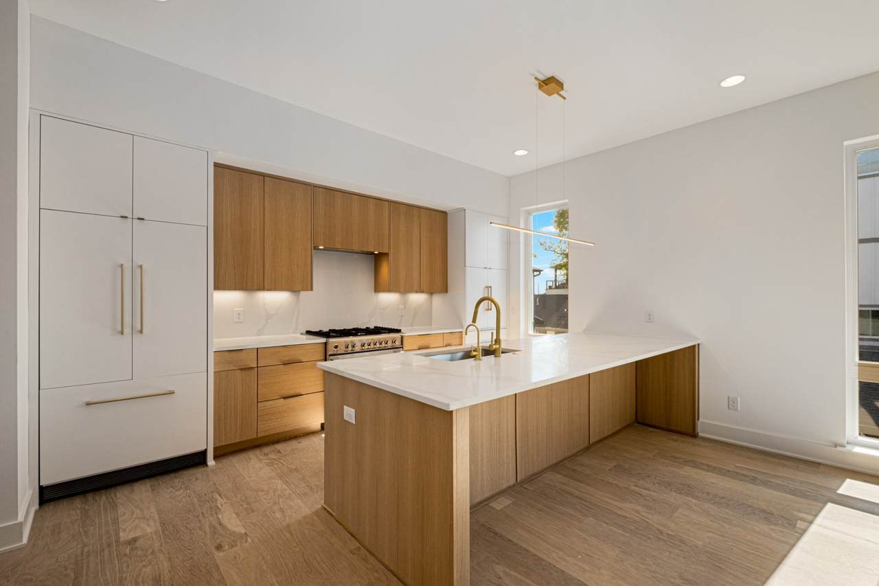 1405 10th Ave N - Photo 1