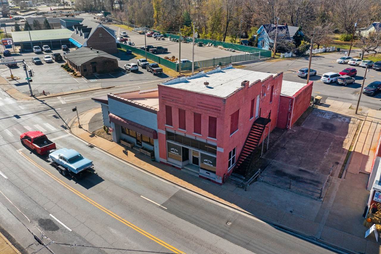 113 S Broadway - Photo 1