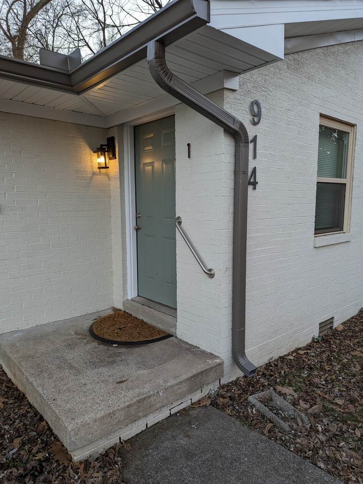 914 E Lytle St - Photo 1