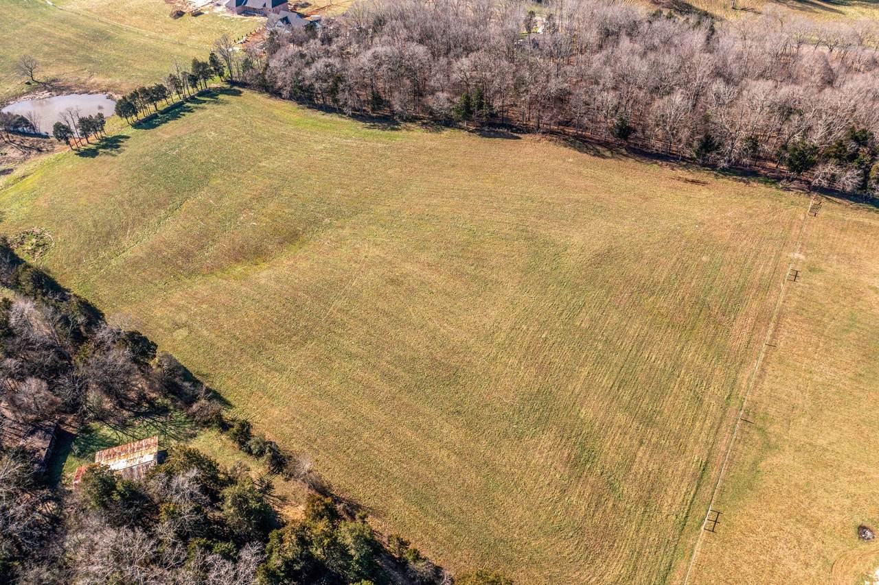 918 Steele Rd - Photo 1