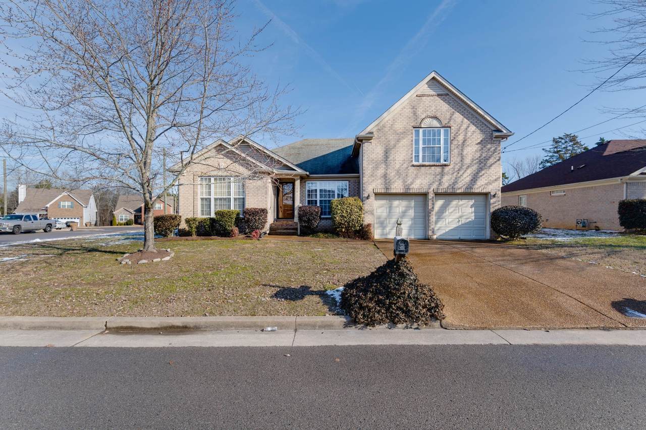 801 Kettering Close - Photo 1