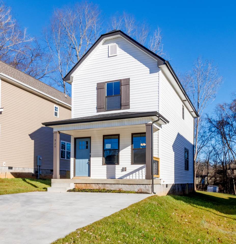 925 Oak Ln - Photo 1