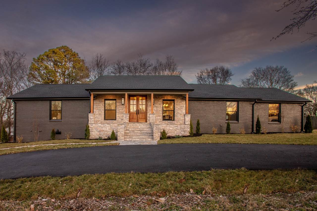 1616 Crockett Hills Blvd - Photo 1