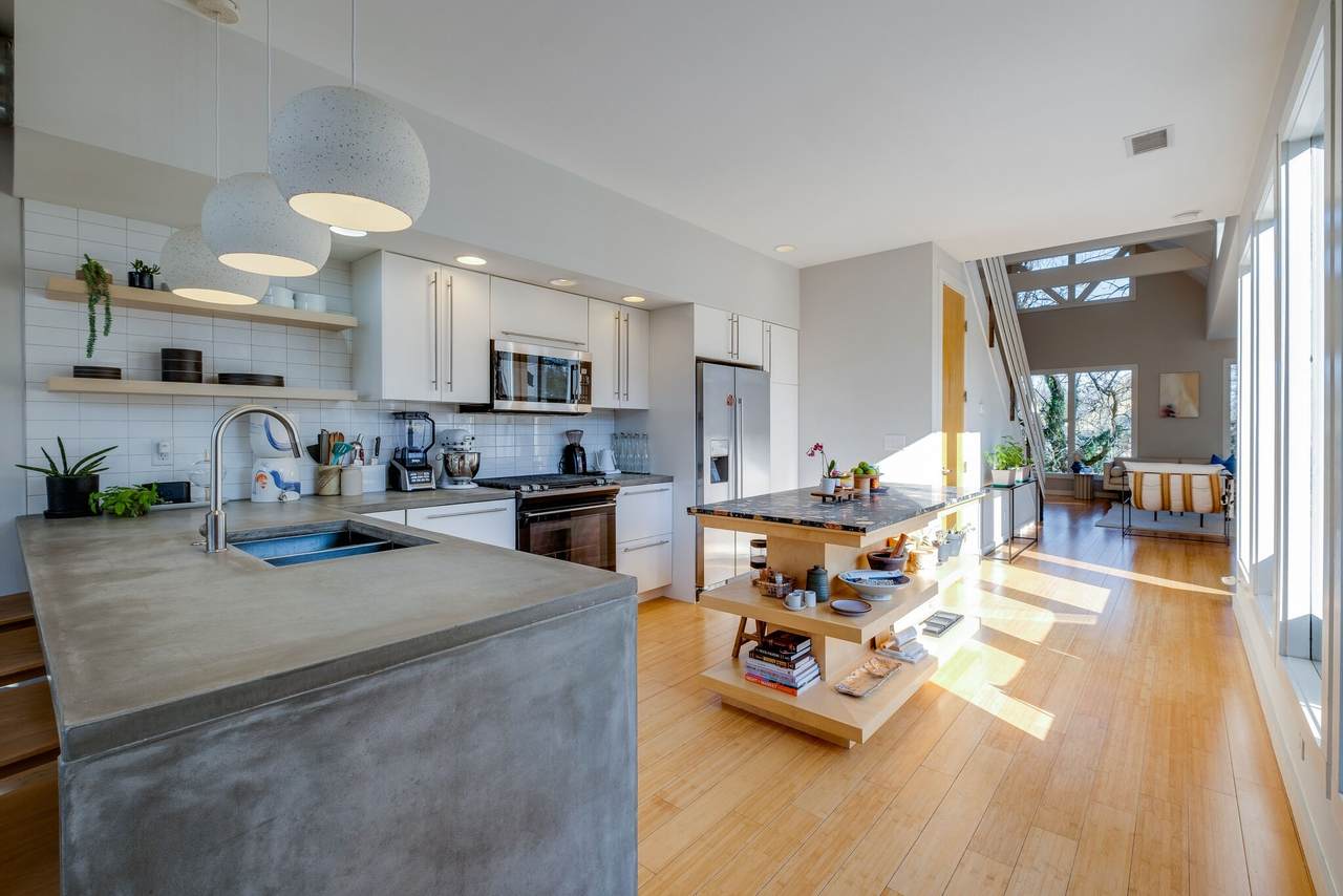 1805A Riverside Dr - Photo 1