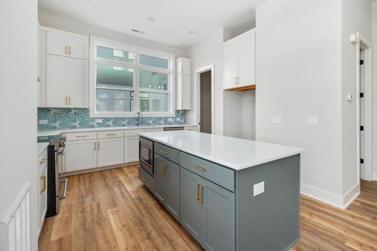 107 E 9th Street - Photo 1