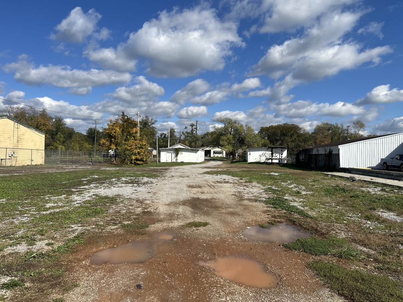 2332 Fort Campbell Blvd - Photo 1