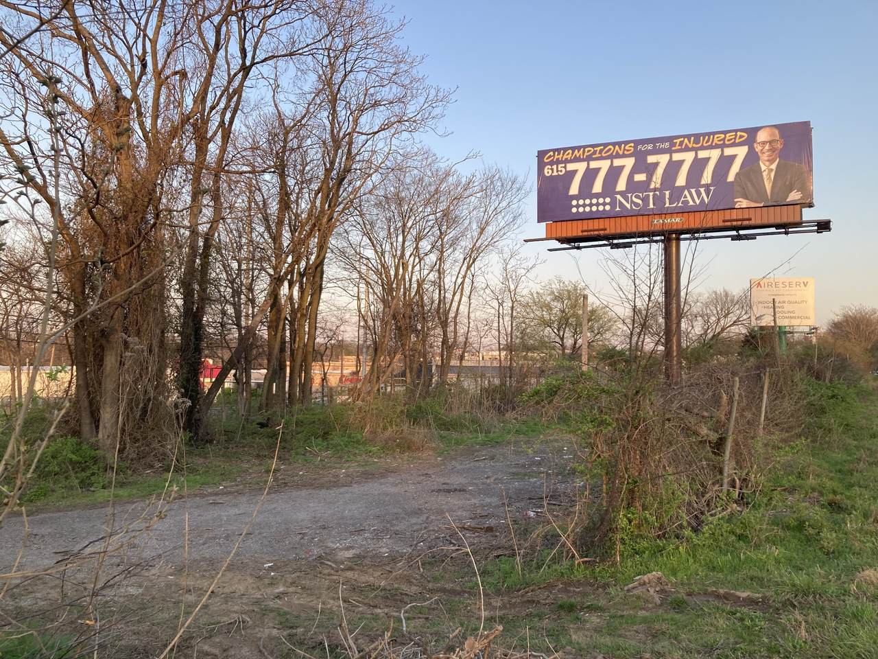 1001 Elm Hill Pike - Photo 1