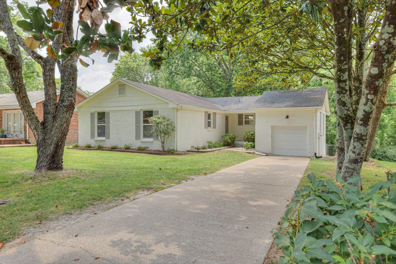 1202 Twin Oaks Dr - Photo 1