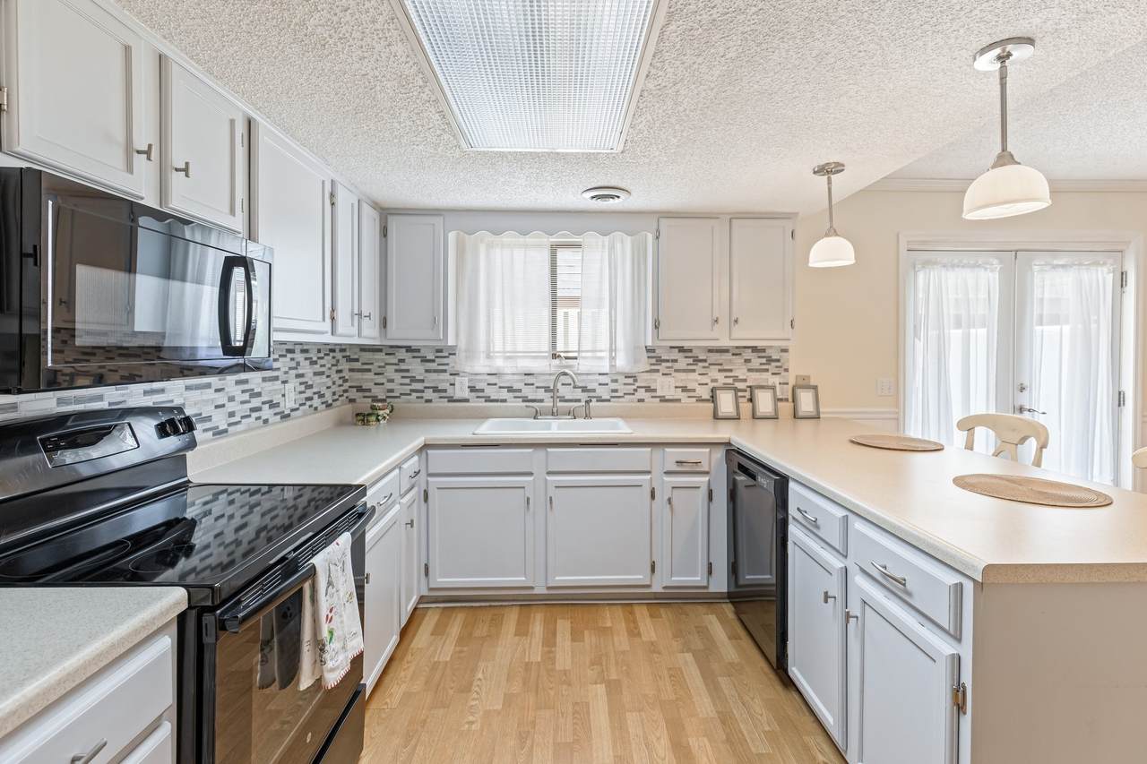 204 Lake Chateau Dr - Photo 1