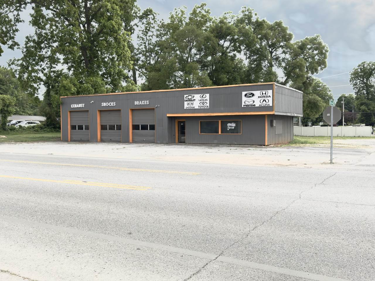 500 S College St - Photo 1
