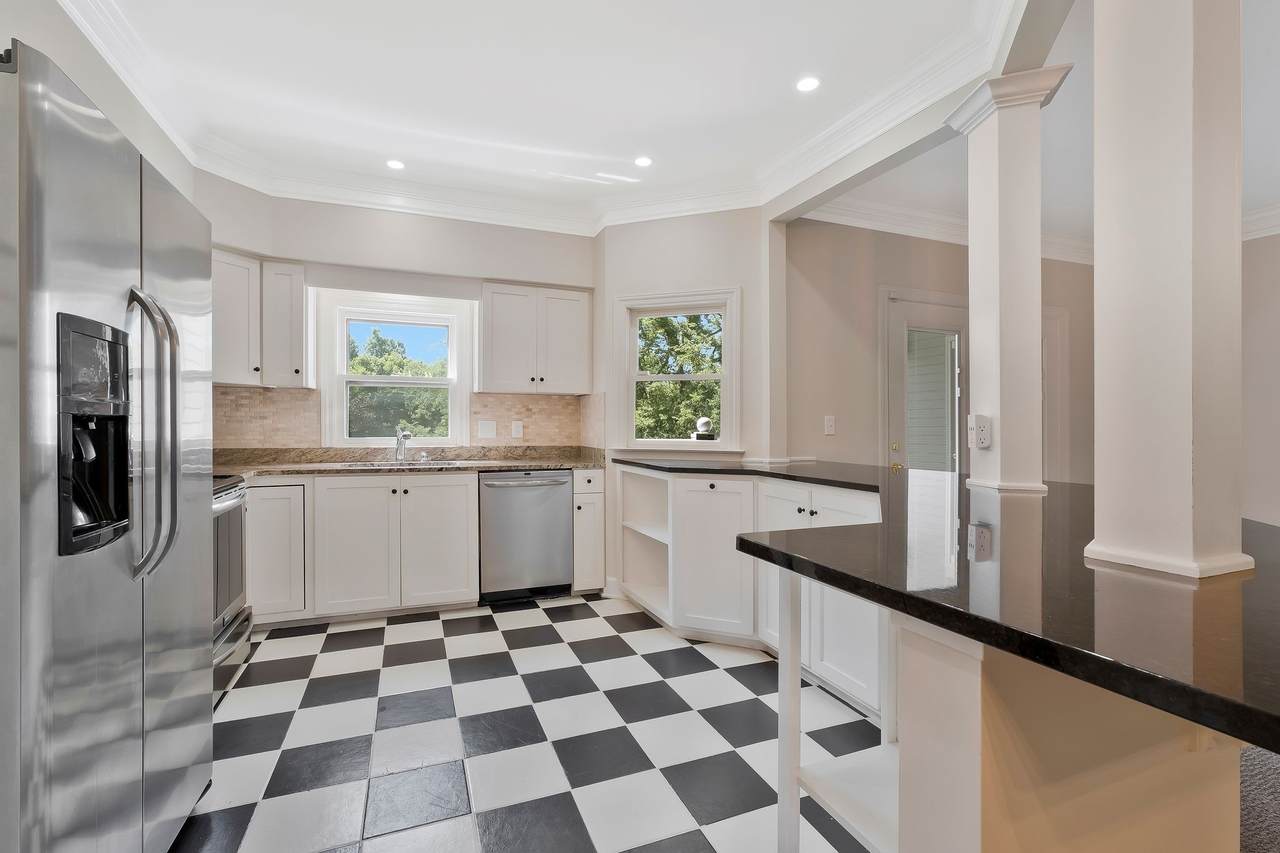 707 Arkland Pl - Photo 1