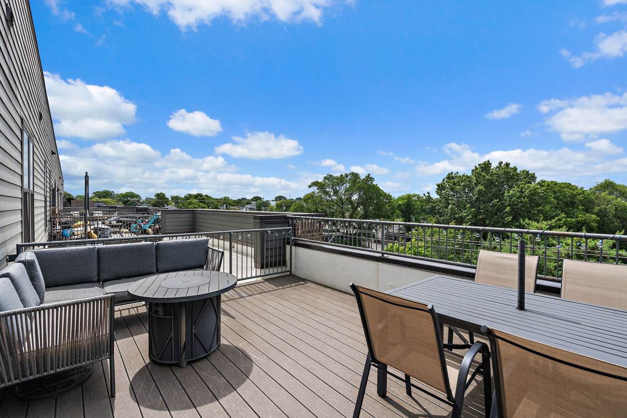 1077 E Trinity Ln - Photo 1