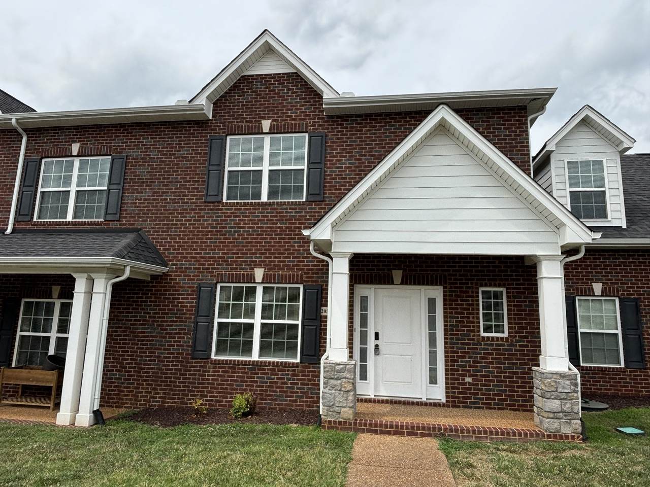 205 Laurelwood Dr - Photo 1