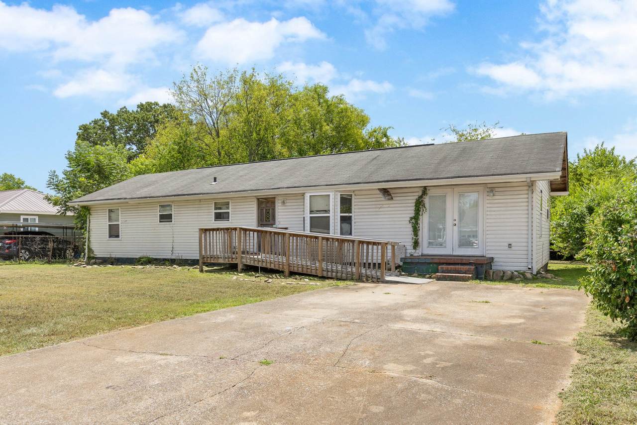 1104 Queens Drive - Photo 1