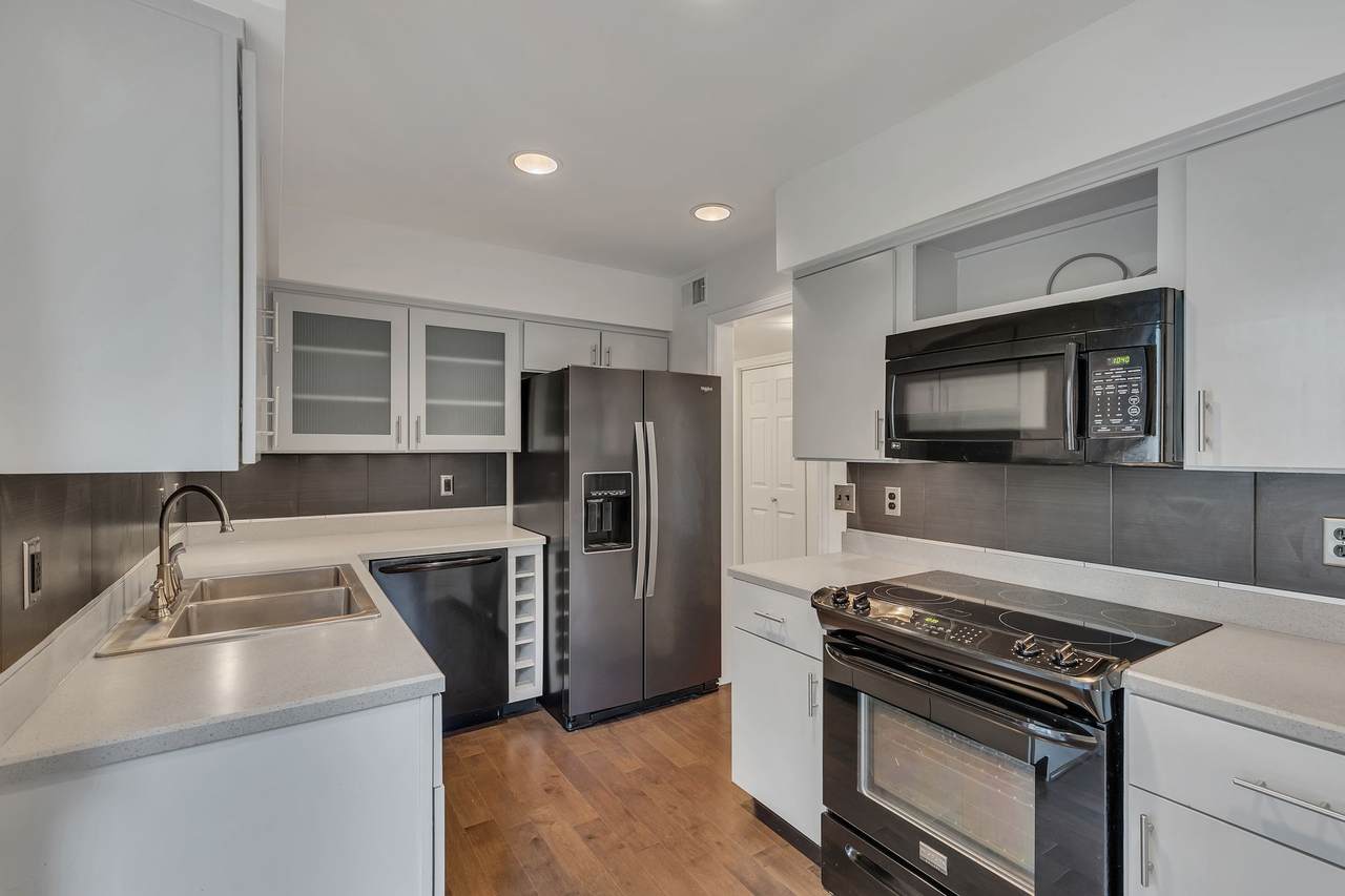 230 Hillsboro Pl - Photo 1
