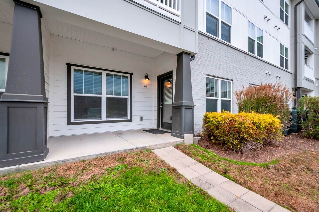 934 Governors Ct - Photo 1