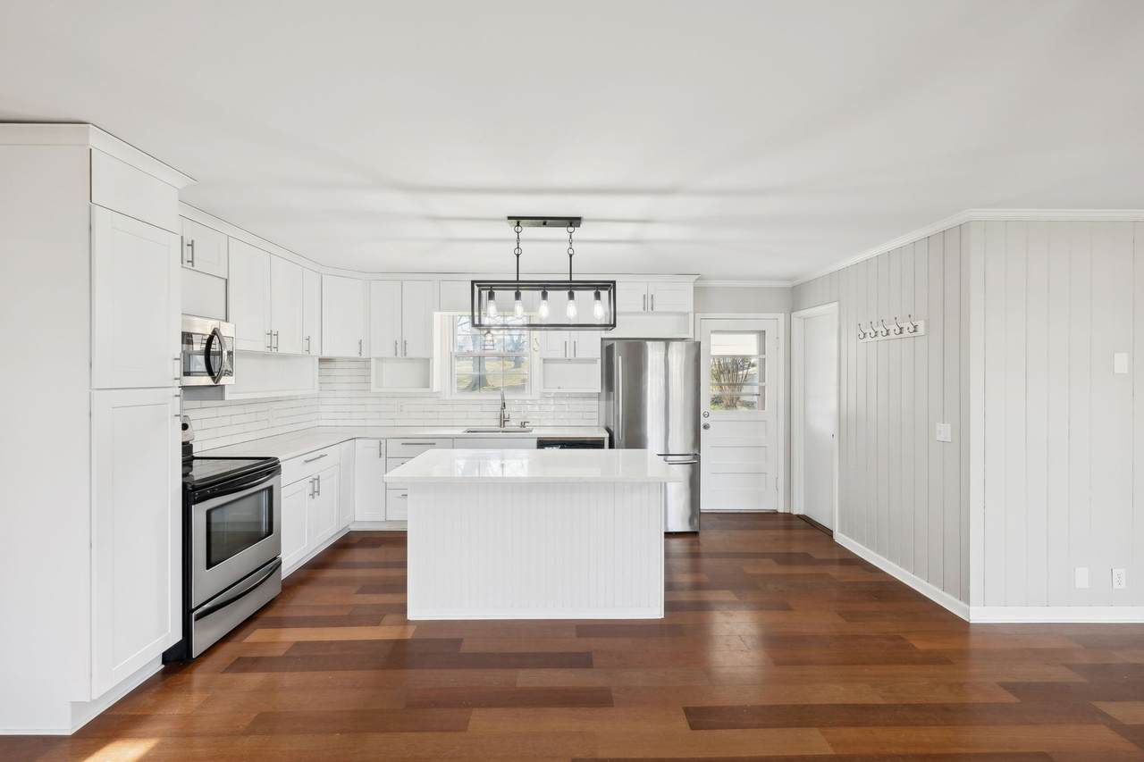 105 Mcarthur Dr - Photo 1