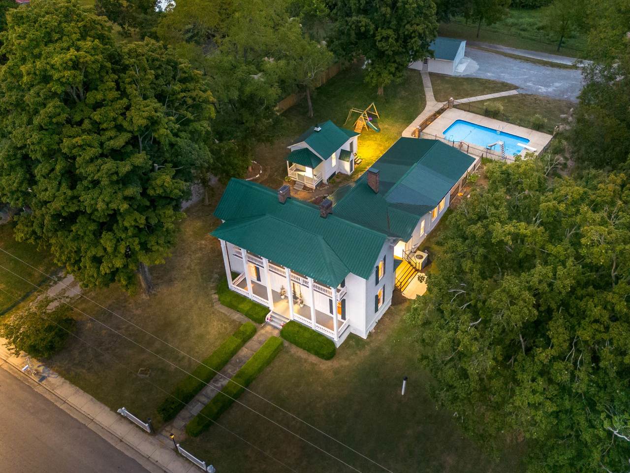 202 S Main St - Photo 1