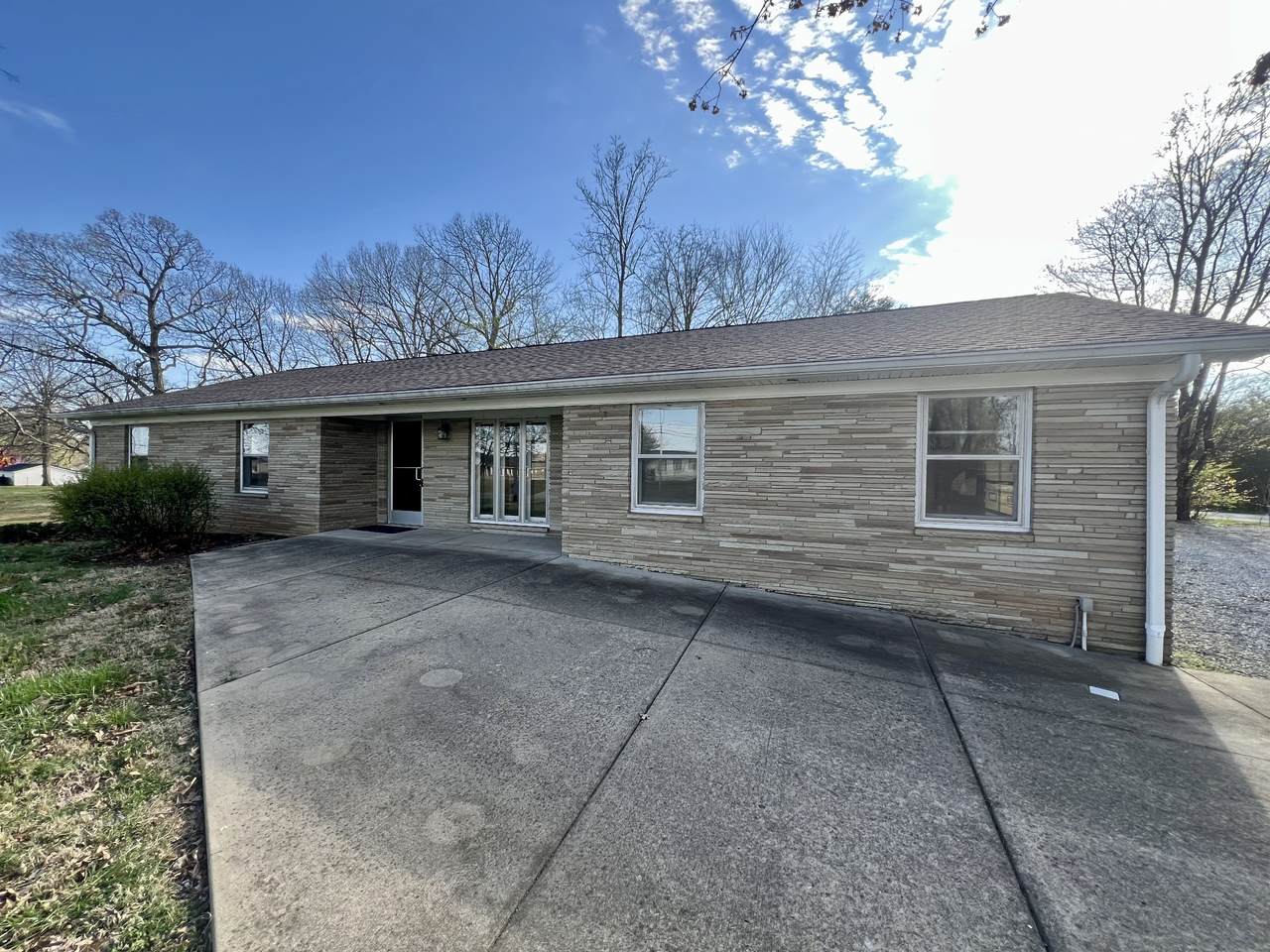 658 N Broadway - Photo 1