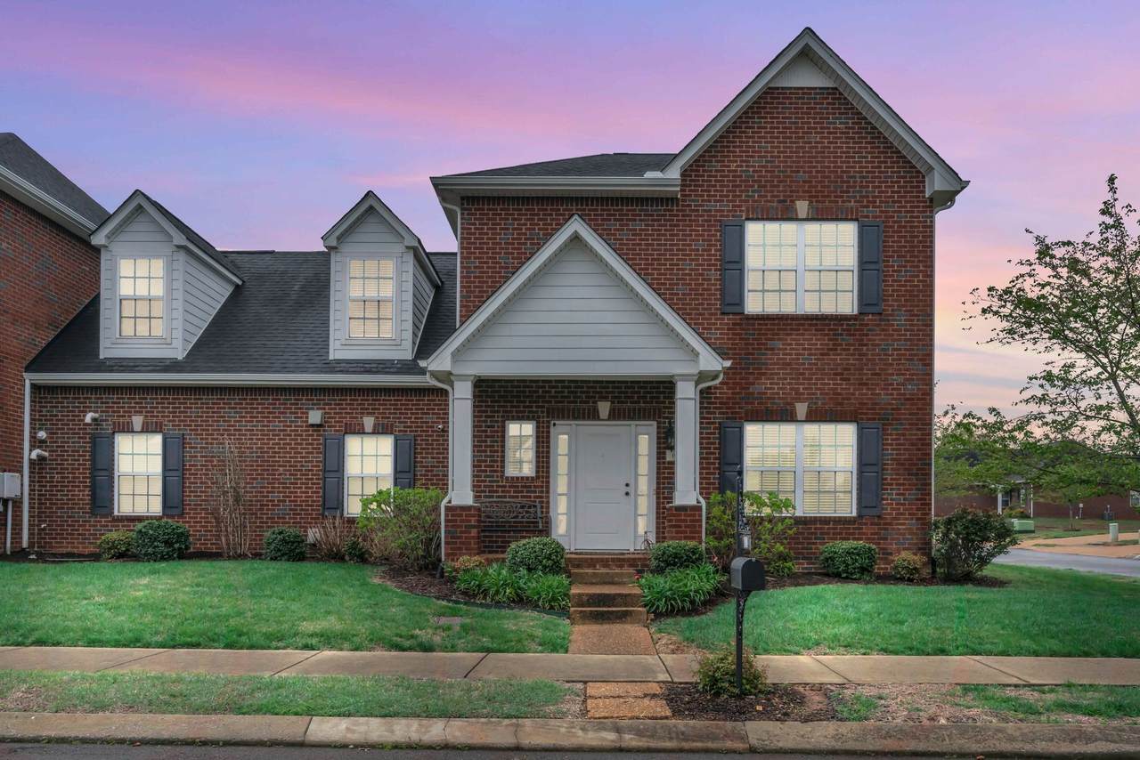 100 Abbey Ln - Photo 1