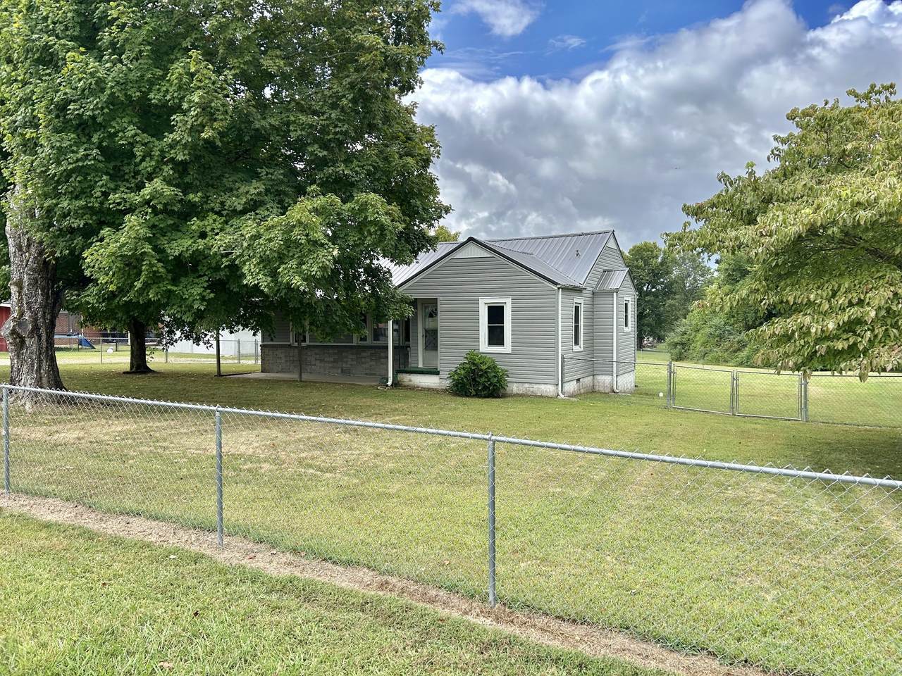 461 Hendrixson Dr - Photo 1