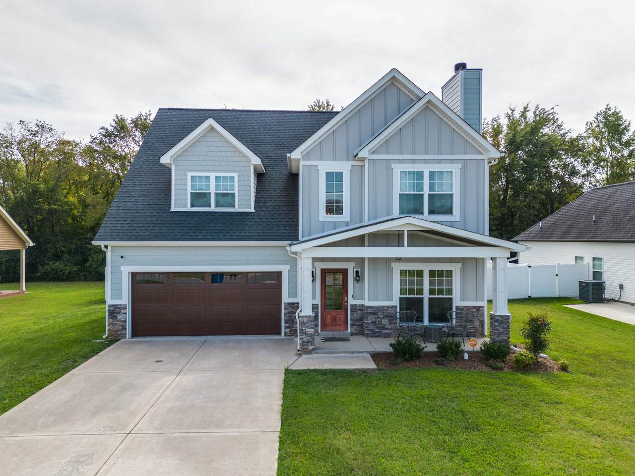 636 Laurel Ln - Photo 1