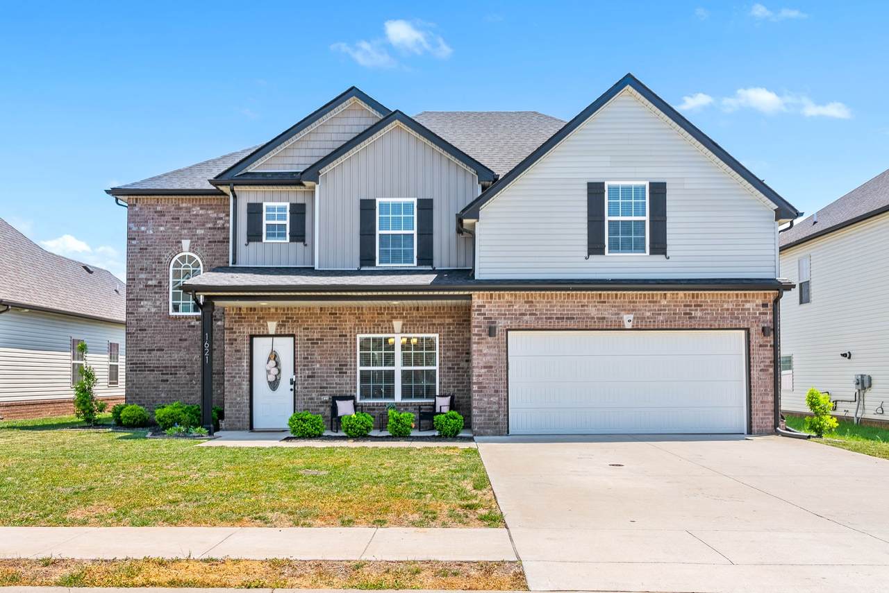 1621 Kestrel Dr - Photo 1
