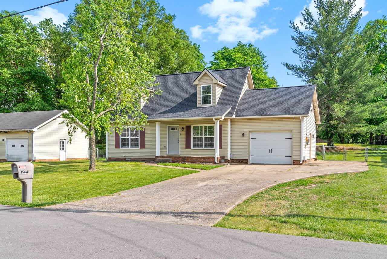 1564 Barrett Dr - Photo 1