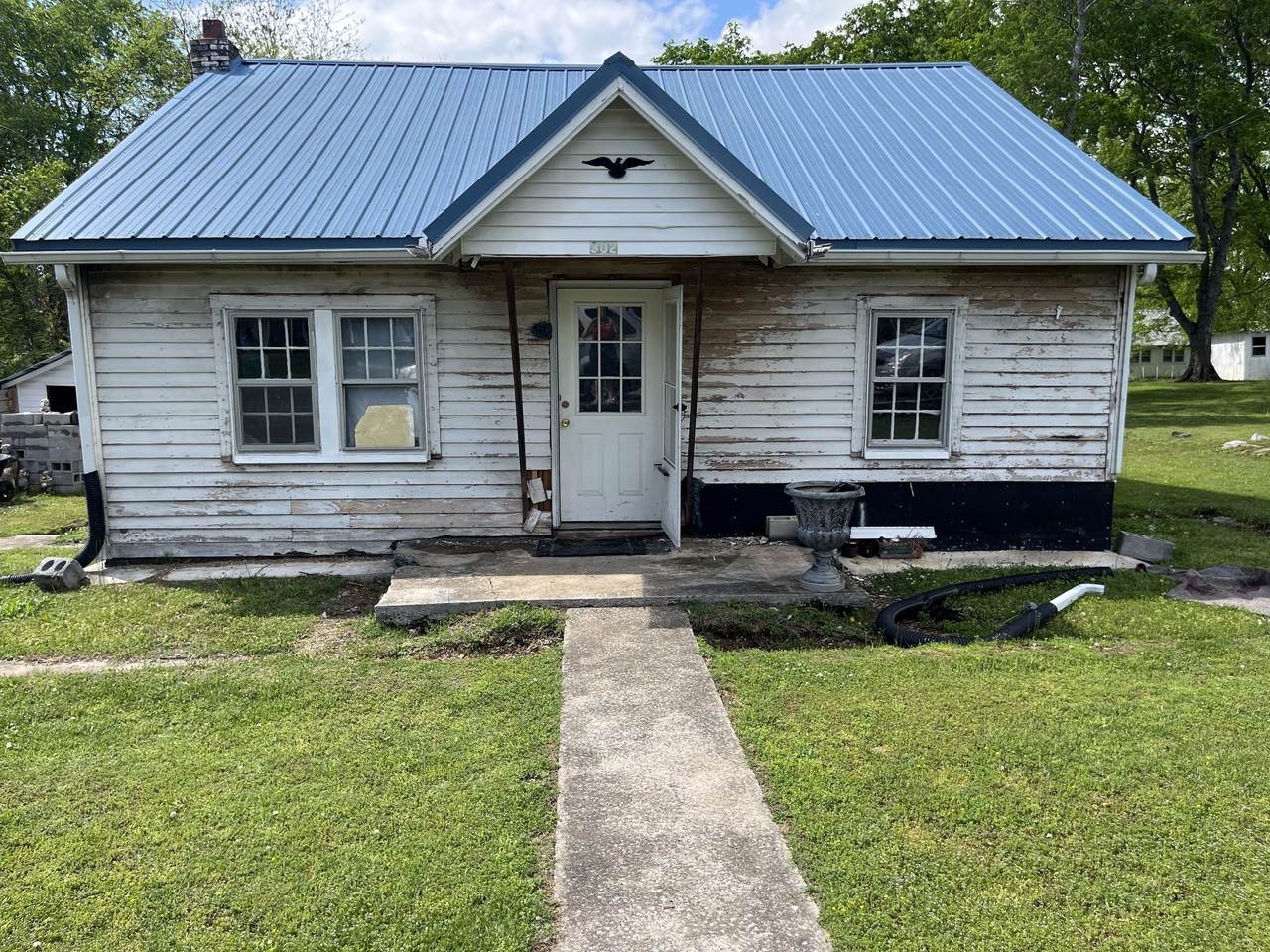 302 Front View St - Photo 1